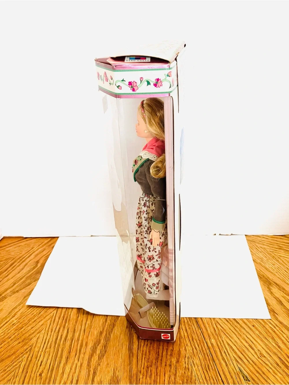 Barbie 1998 DOTW Austrian Barbie Fashion Doll New Minor Box Damage #21553